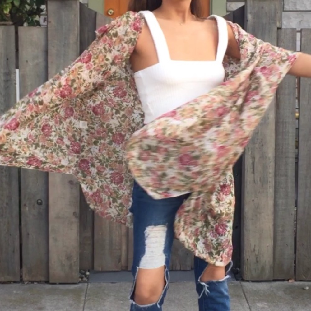 Brandy Melville FLORAL SHAWL